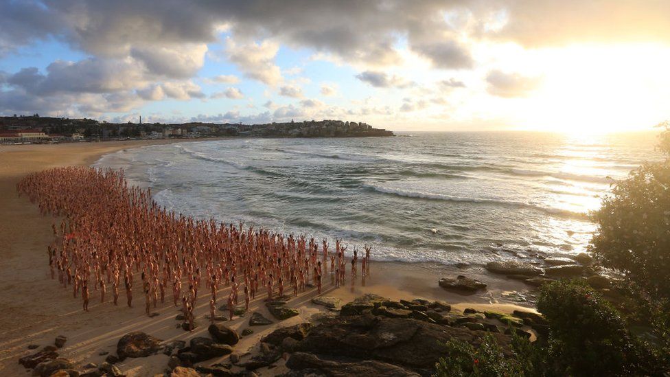 Naked Volunteers Pose For Tunick Artwork On Bondi Beach Nestia