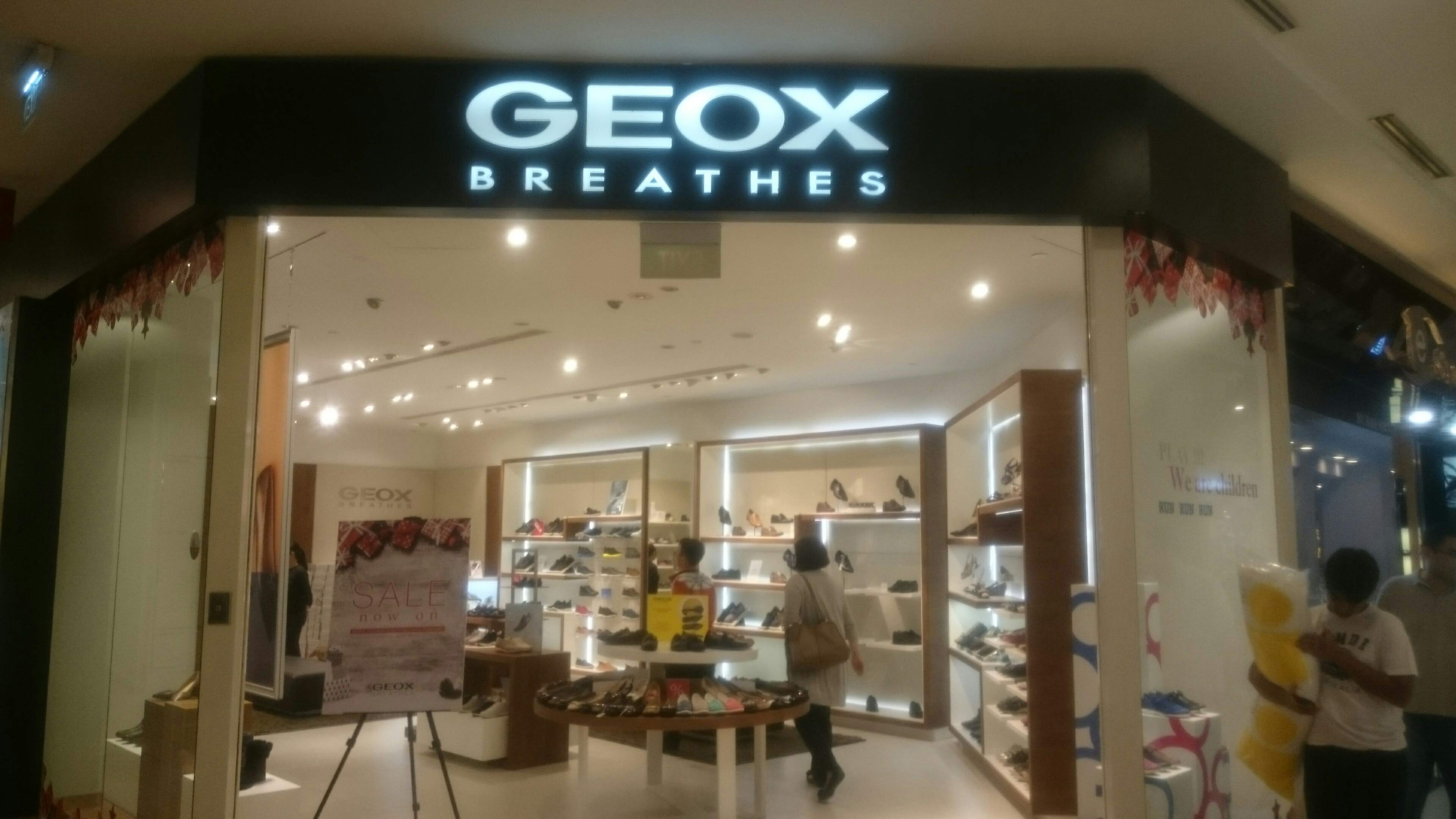 ladrón Copiar solamente Singapore Service - Clothing - Geox(Great World City) | Nestia