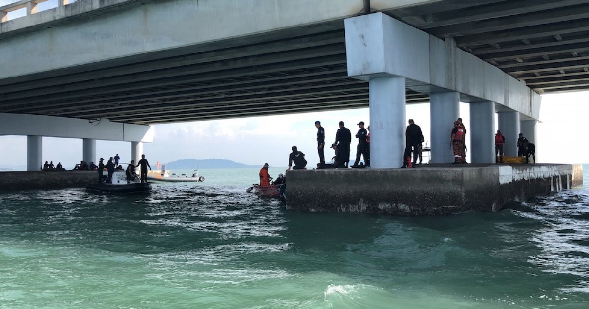 The SUV That Crashed Into The Ocean From Penang Bridge Has Been 