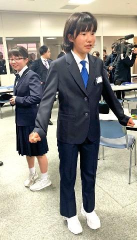 不爱水手服了 日本女学生偏爱这款西装裤校服 图 Nestia