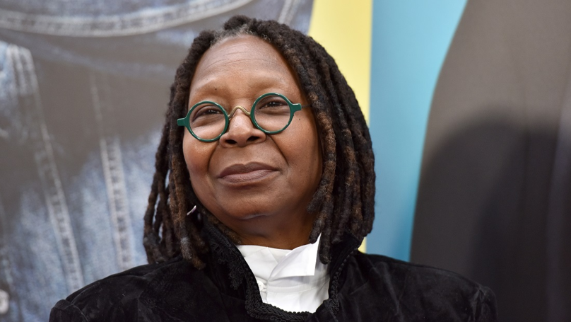 whoopi goldberg green glasses