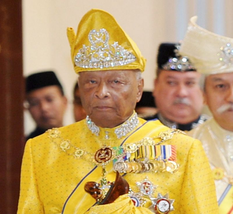 Agong's father Sultan Ahmad Shah dies | Nestia