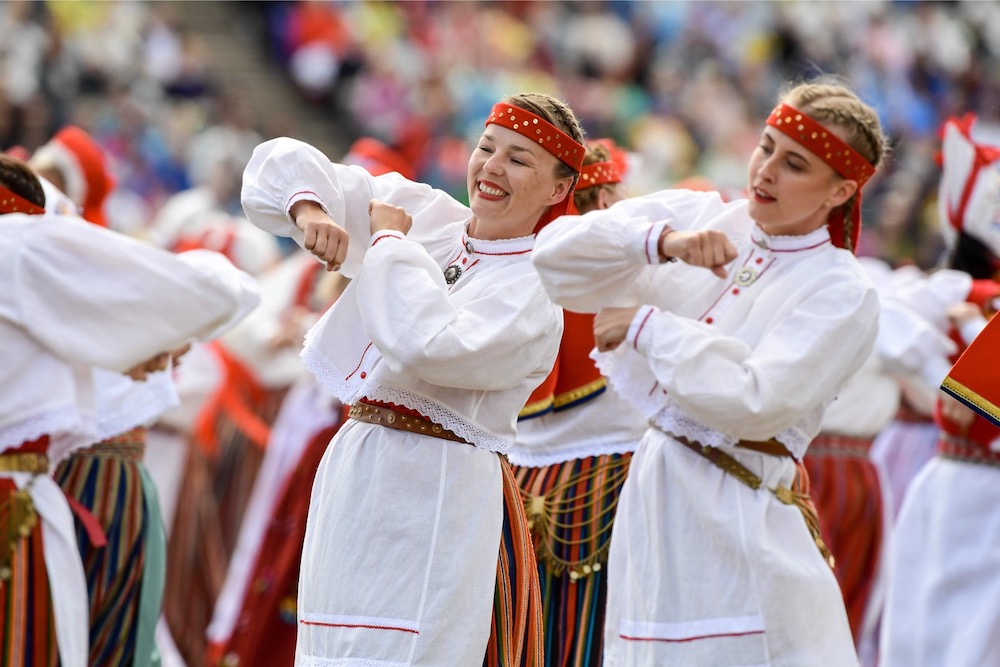 Estonians celebrate 150 years of traditional song festival | Nestia