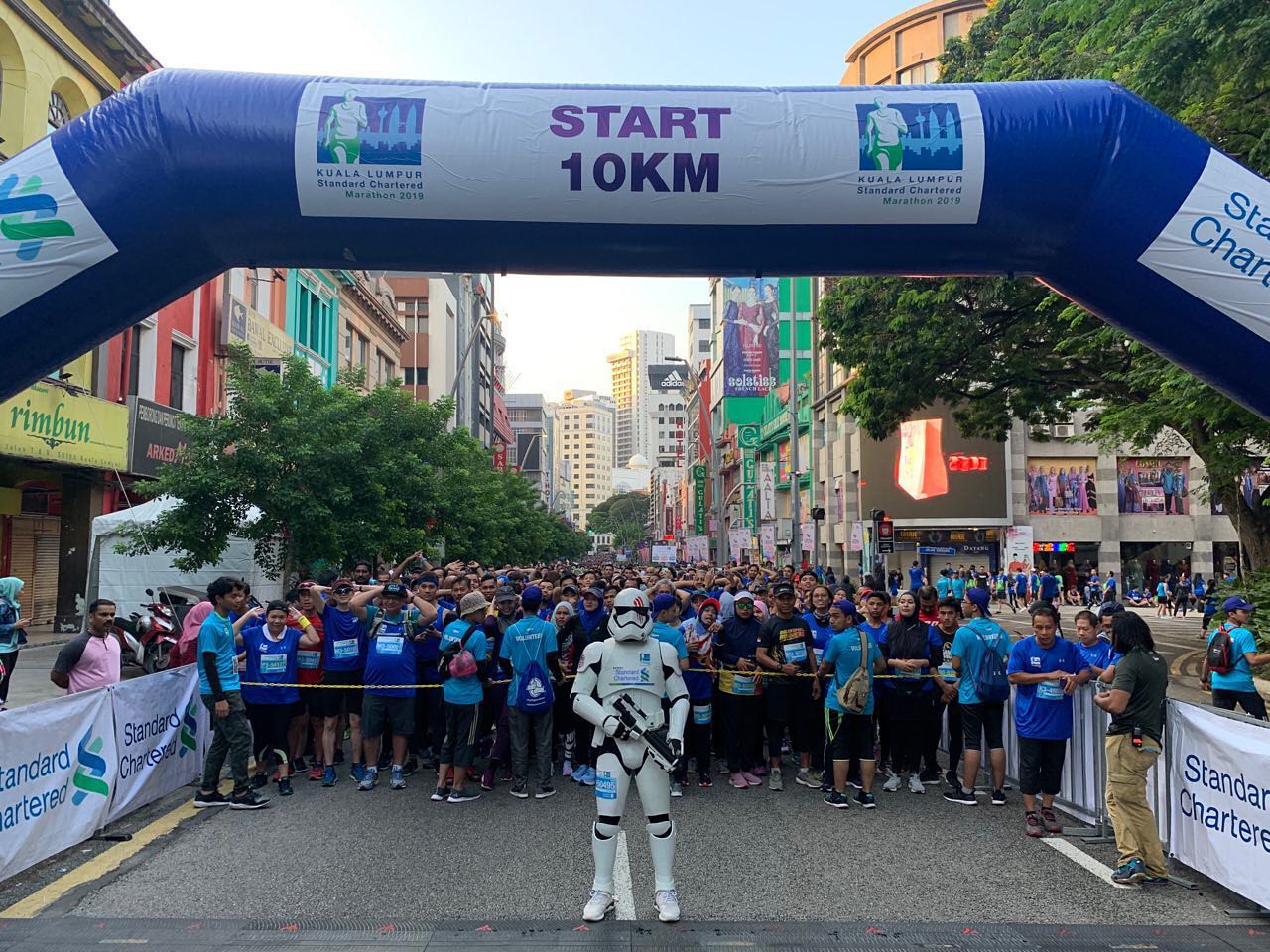 Driver Flees After Hitting 3 Runners At Standard Chartered Kl Marathon Nestia