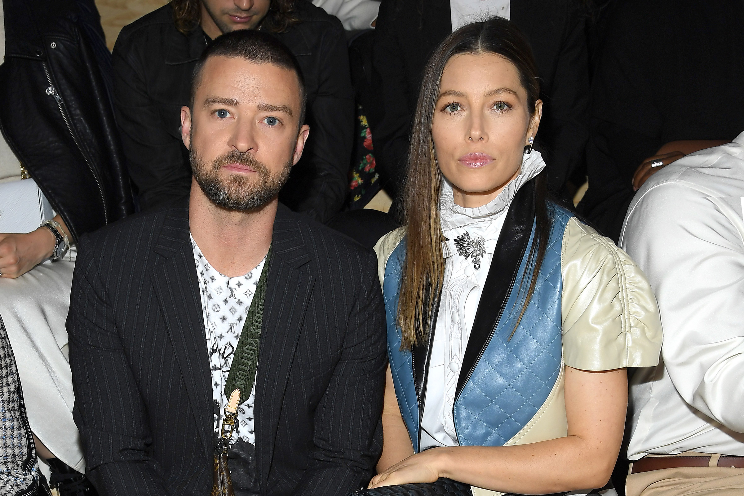 Justin Timberlake apologizes to wife Jessica Biel for holding hands ...