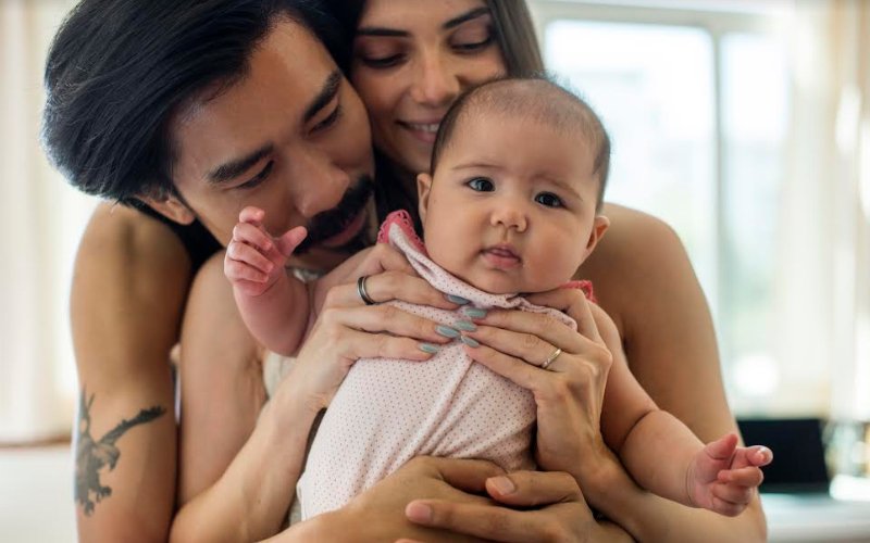 baby photos with mom and dad