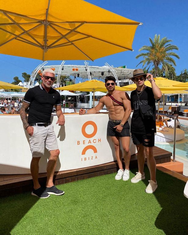 Wayne Lineker seen slumped in misery after being forced to close Ibiza  clubs | Nestia