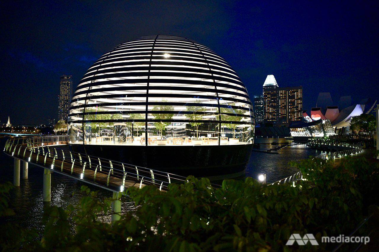 world-s-first-floating-apple-store-officially-opens-sep-10-at-singapore