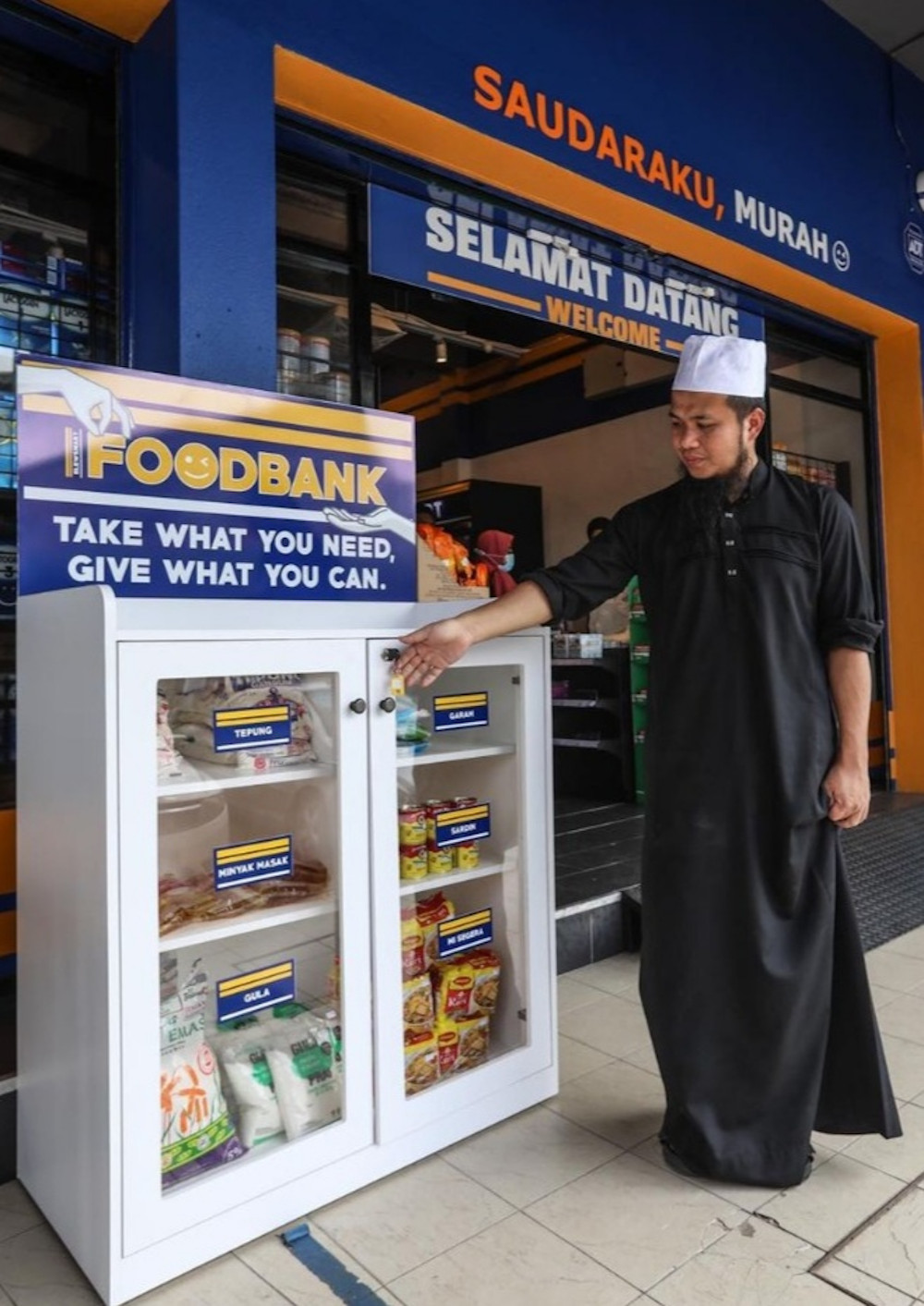 Free Items Celebrity Preacher Ebit Lew Launches Food Bank For The Needy At His Elews Mart Outlets Nestia [ 1413 x 1000 Pixel ]