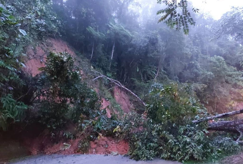 Photos Incessant Rain Triggers Landslides Along Tapah Cameron Highlands Road Nestia