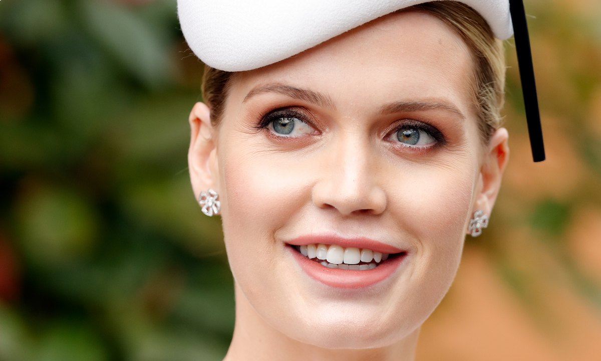 Lady Kitty Spencer stuns in beautiful strapless gown in sweet candid photos  | Nestia