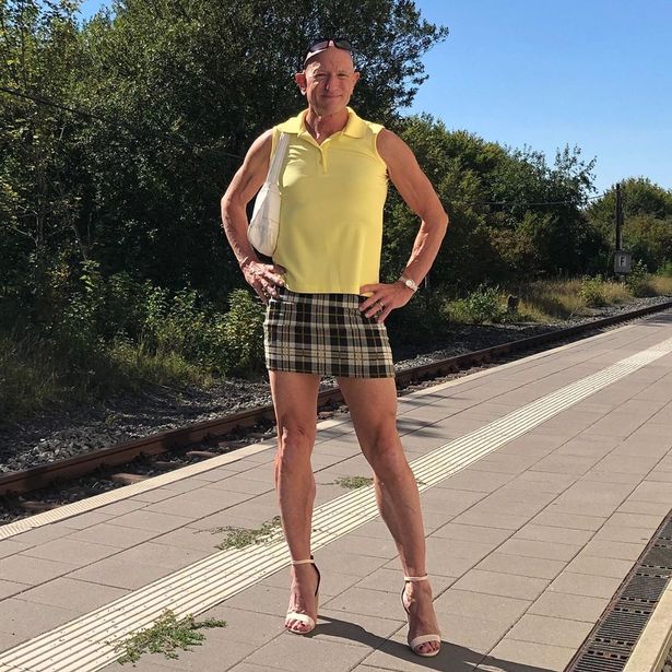 Married dad proudly wears skirts and high heels to prove clothes have no gender | Nestia