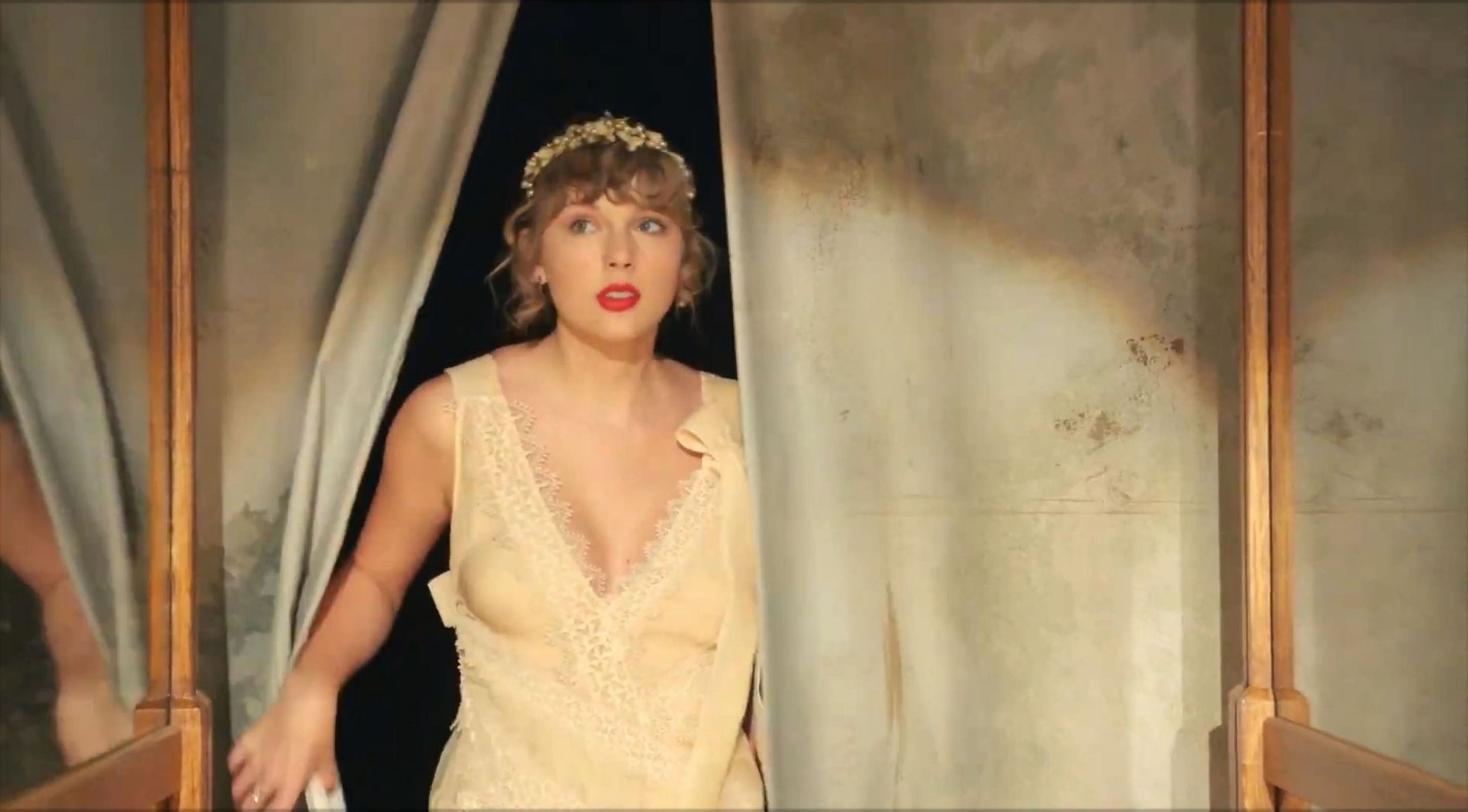 Taylor Swift and Joe Alwyn are not married and that Willow dress is just a dress | Nestia Taylor Swift And Joe Alwyn Are Not Married And That Willow Dress Is Just A Dress | Nestia
