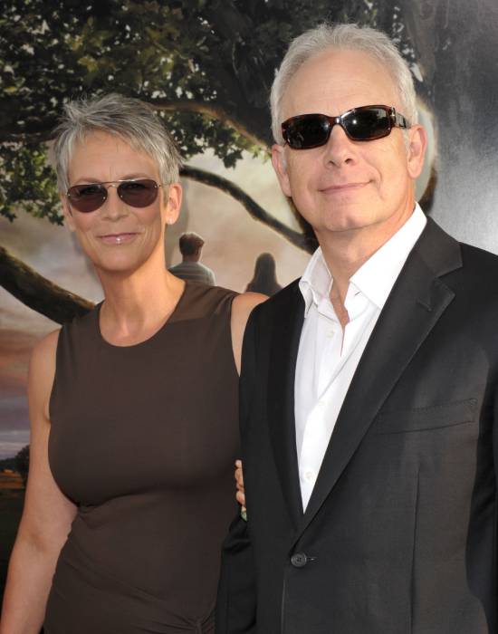 Jamie Lee Curtis on why she doesn't wear her wedding ring | Nestia