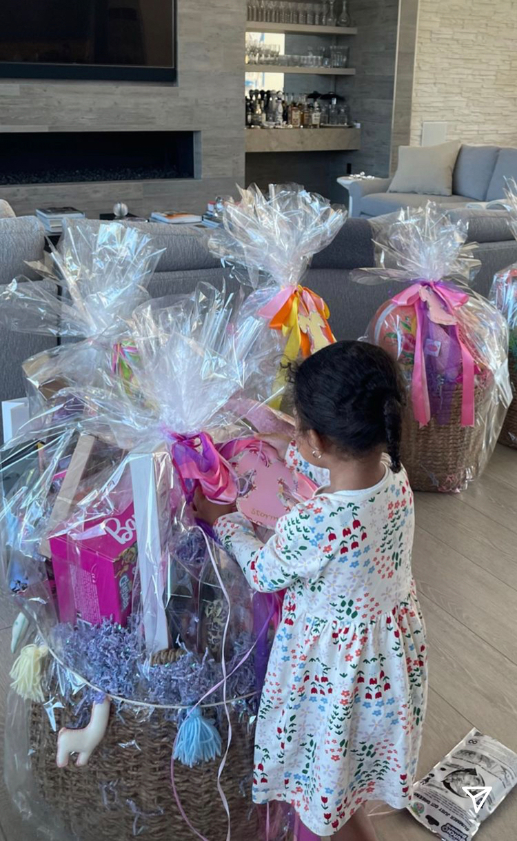 Travis Barker and Kourtney Kardashian Spend Easter with Her Family, Kris Jenner Celebrates with Golf Gifts | Nestia