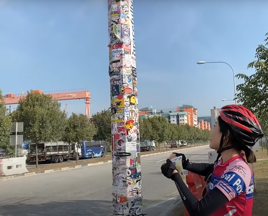 We Now Know How Some Stickers Were Pasted So High In Tuas Lamp Post 1 Nestia Tuas Lamp Post, Lamp Post 1