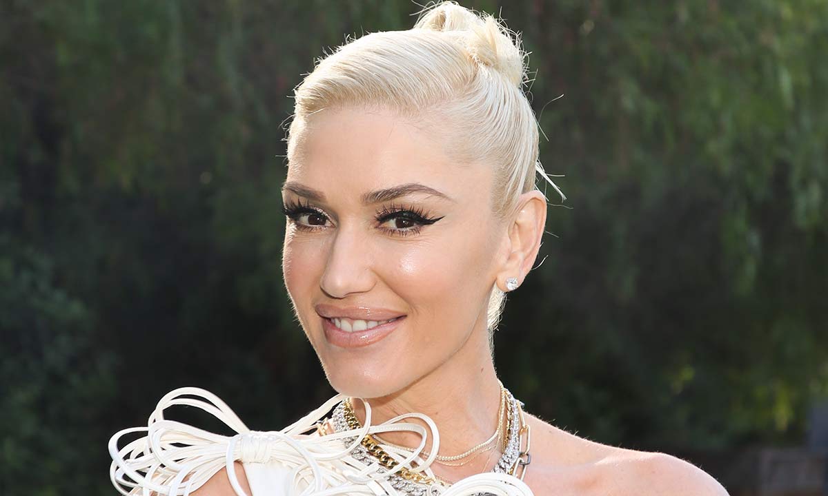 Gwen Stefani twins with rarelyseen younger brother in sweet family