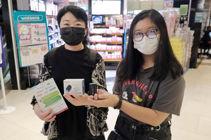 Steady queue at supermarkets, pharmacies for free oximeter ...