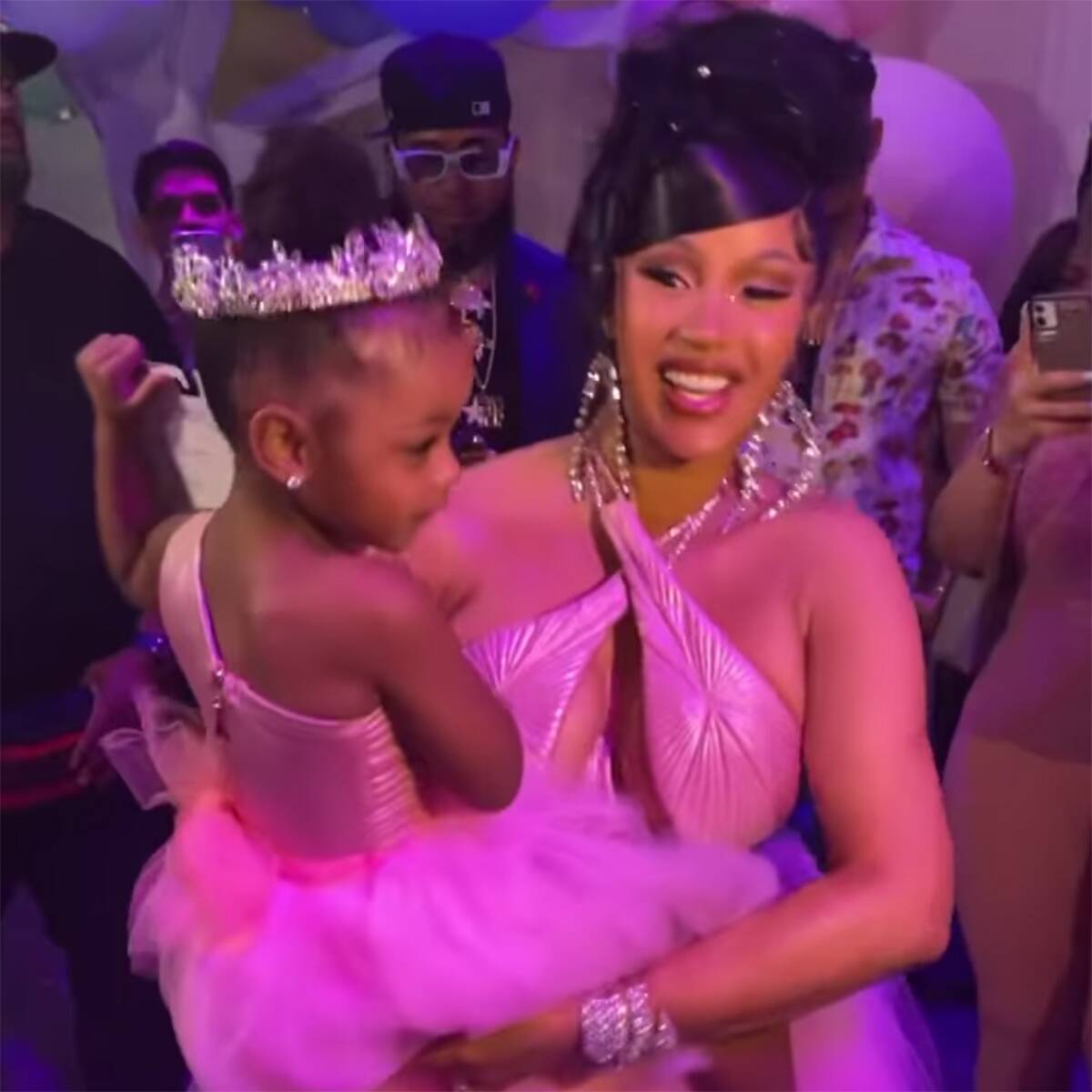 Watch Cardi B Surprise Daughter Kulture With A Jaw Dropping Diamond Necklace Nestia 6489