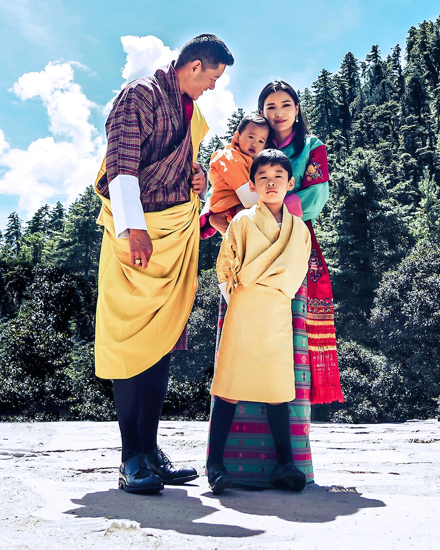 Bhutan's King and Queen Mark 10th Anniversary with Family Photo (and an ...