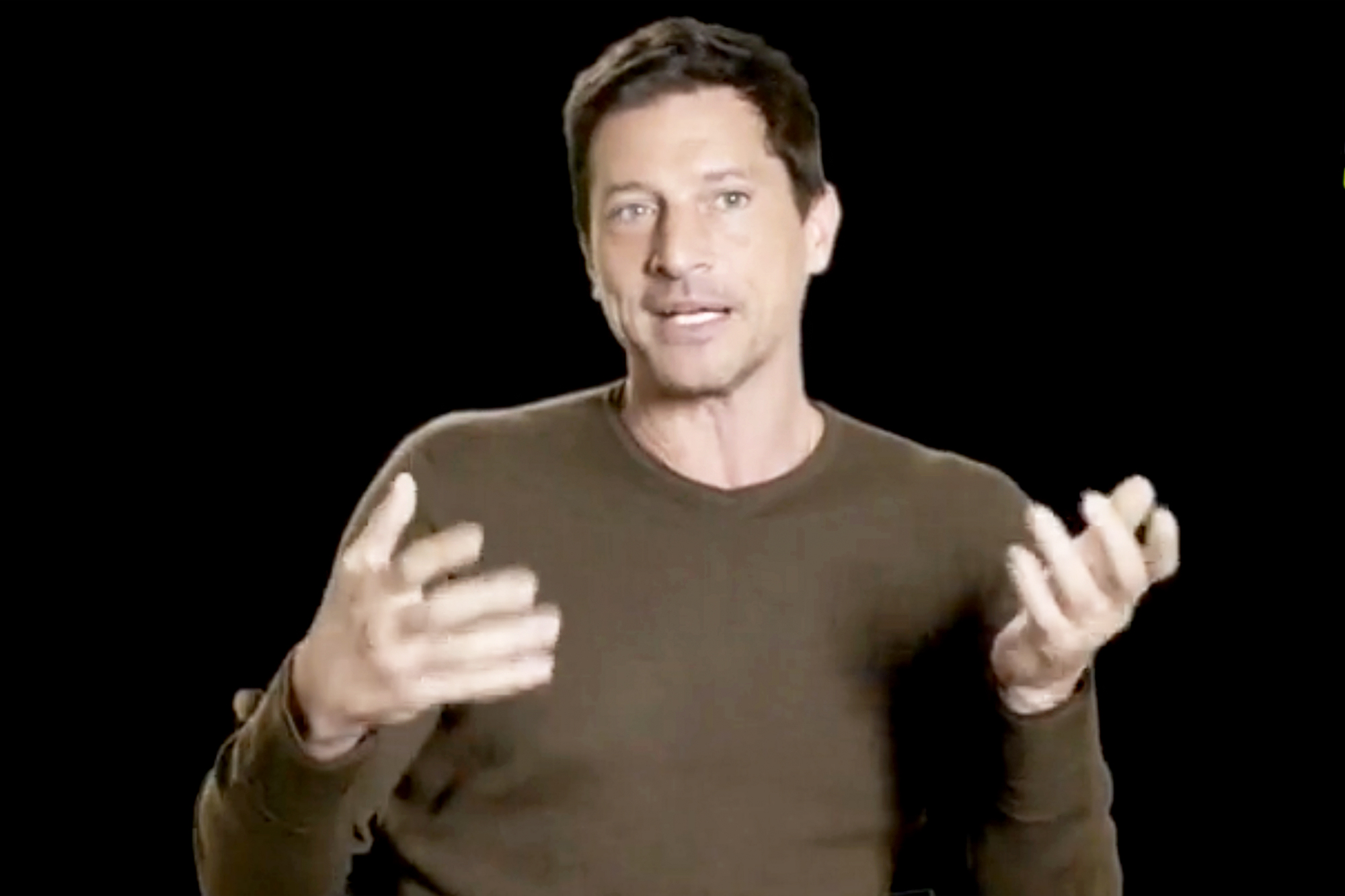 Simon Rex on that time he was an MTV VJ, got stoned, and interviewed an  also-stoned Tupac | Nestia