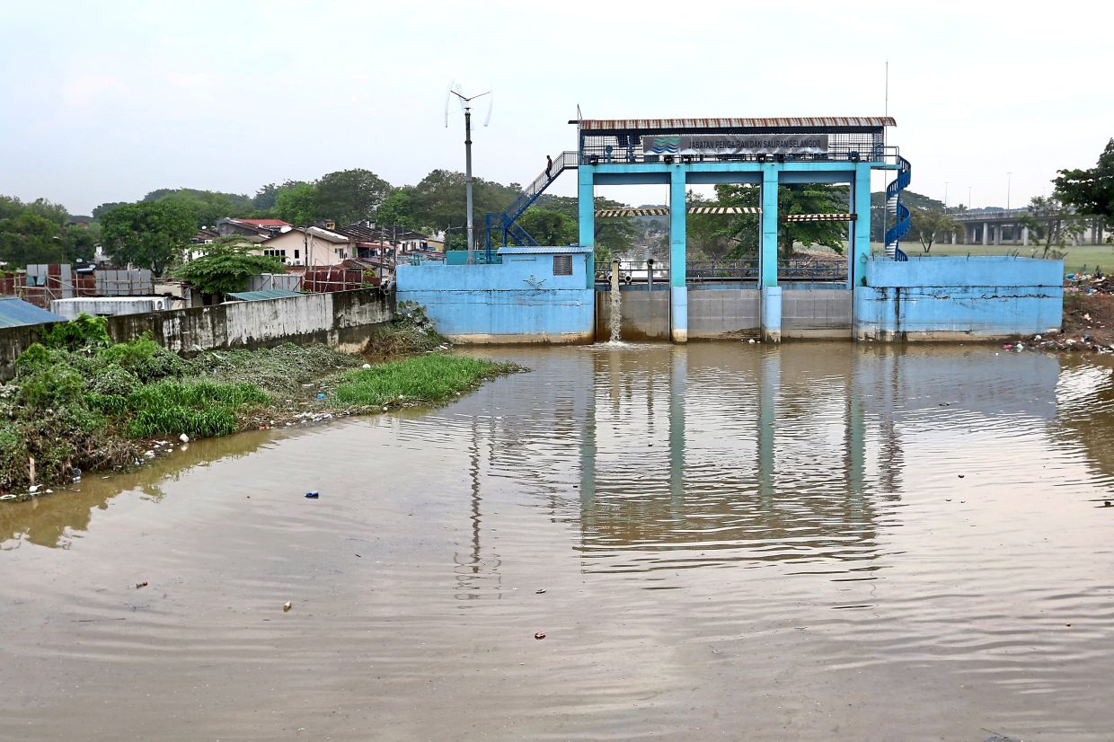 Receding waters bring relief to Taman Sri Muda residents  Nestia
