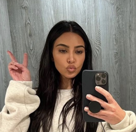 Khloé Kardashian Is Being Accused Of A Major Photoshop Fail In Her