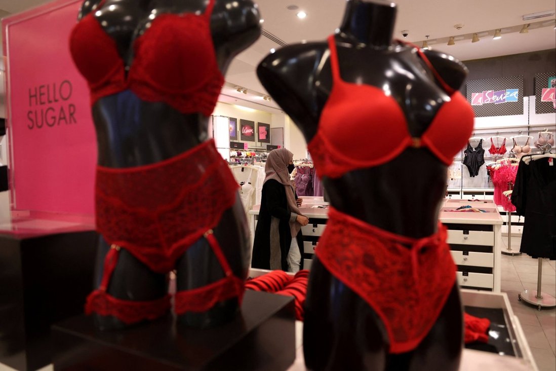 Red lingerie sales boom in Saudi Arabia, minus Valentine's Day