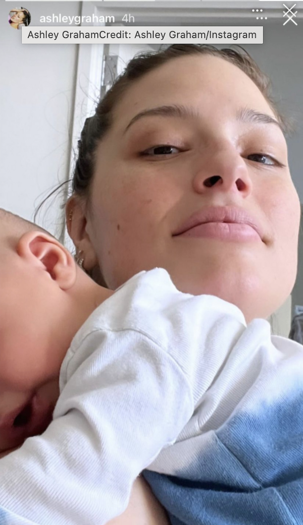 Ashley Graham Shows Off Her Amazing Tandem Breastfeeding Skills Nestia 3259