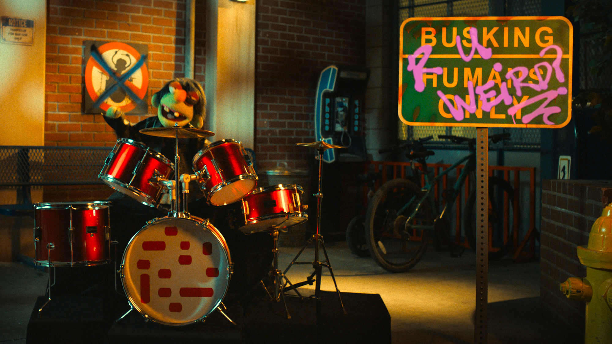 Coldplay's 'Biutyful' Music Video Stars The Weirdos, An Alien Band From ...