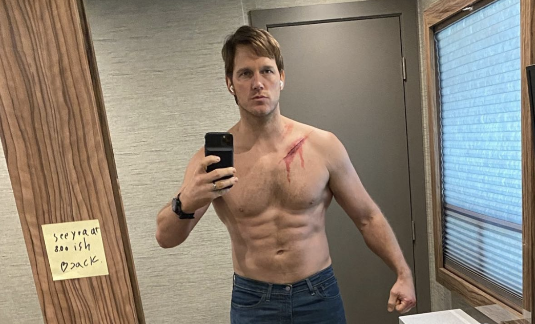 Chris Pratt shows off sixpack abs on set of 'The Terminal List