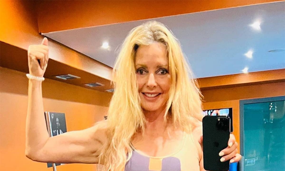 Carol Vorderman Shows Off Intense Ab Workout In Figure Hugging Sportswear Nestia 6050