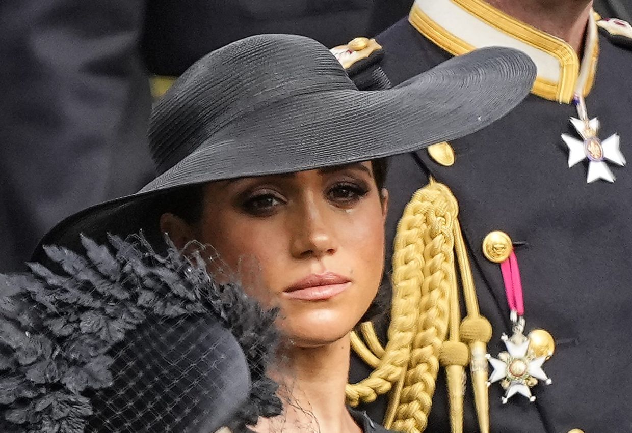 Meghan Markle Wipes Away Tear After Queen Elizabeths Funeral Nestia