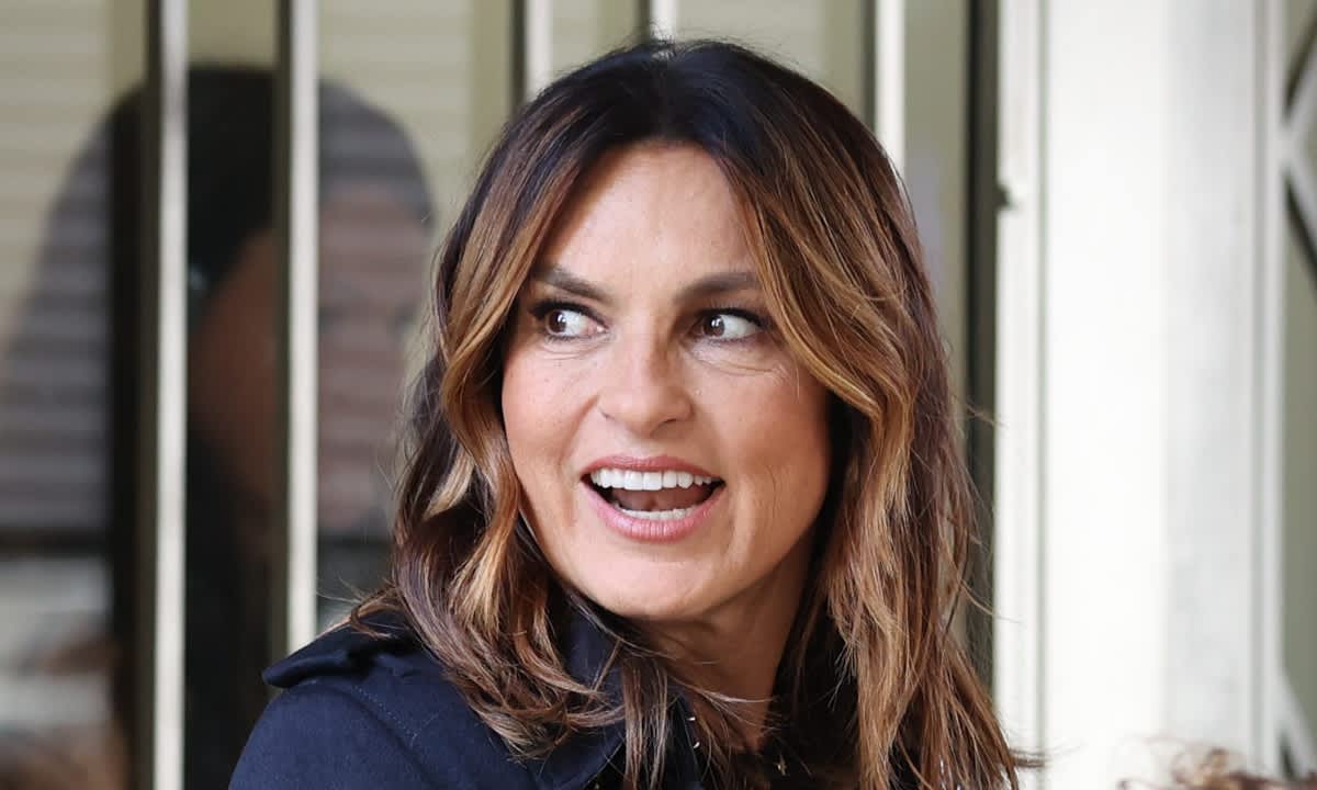 Law and Order: SVU star Mariska Hargitay wows with bold fashion look ...