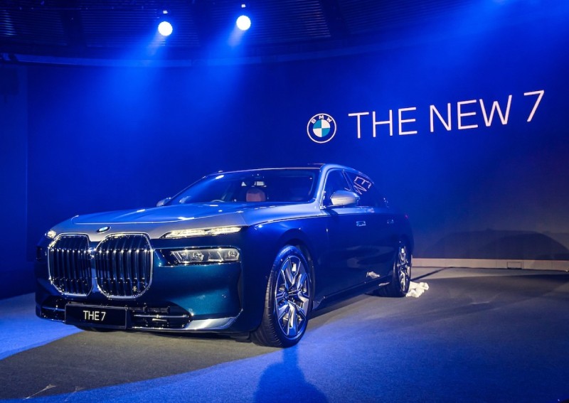 purchase-these-cars-to-be-part-of-the-bmw-excellence-club-for-special