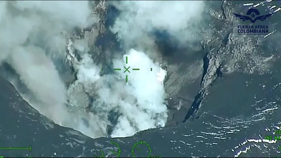 Aerial video captures volcano eruption in Colombia Nestia