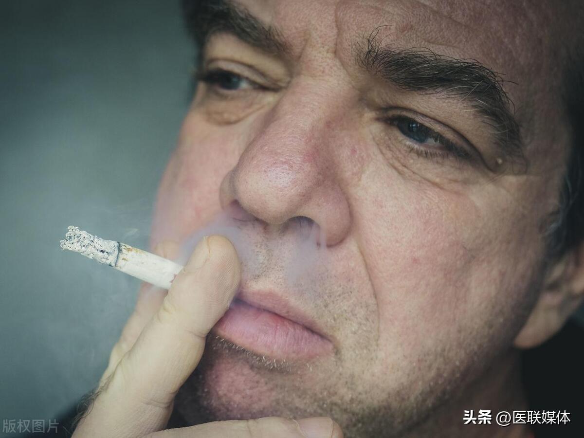 抽烟的老男人 - 赵峰旅行摄影