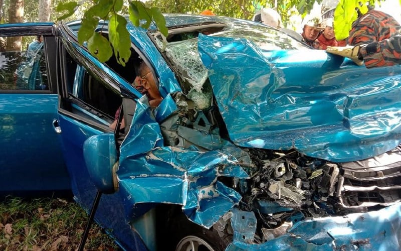 Couple and baby among 4 killed in car-lorry crash | Nestia