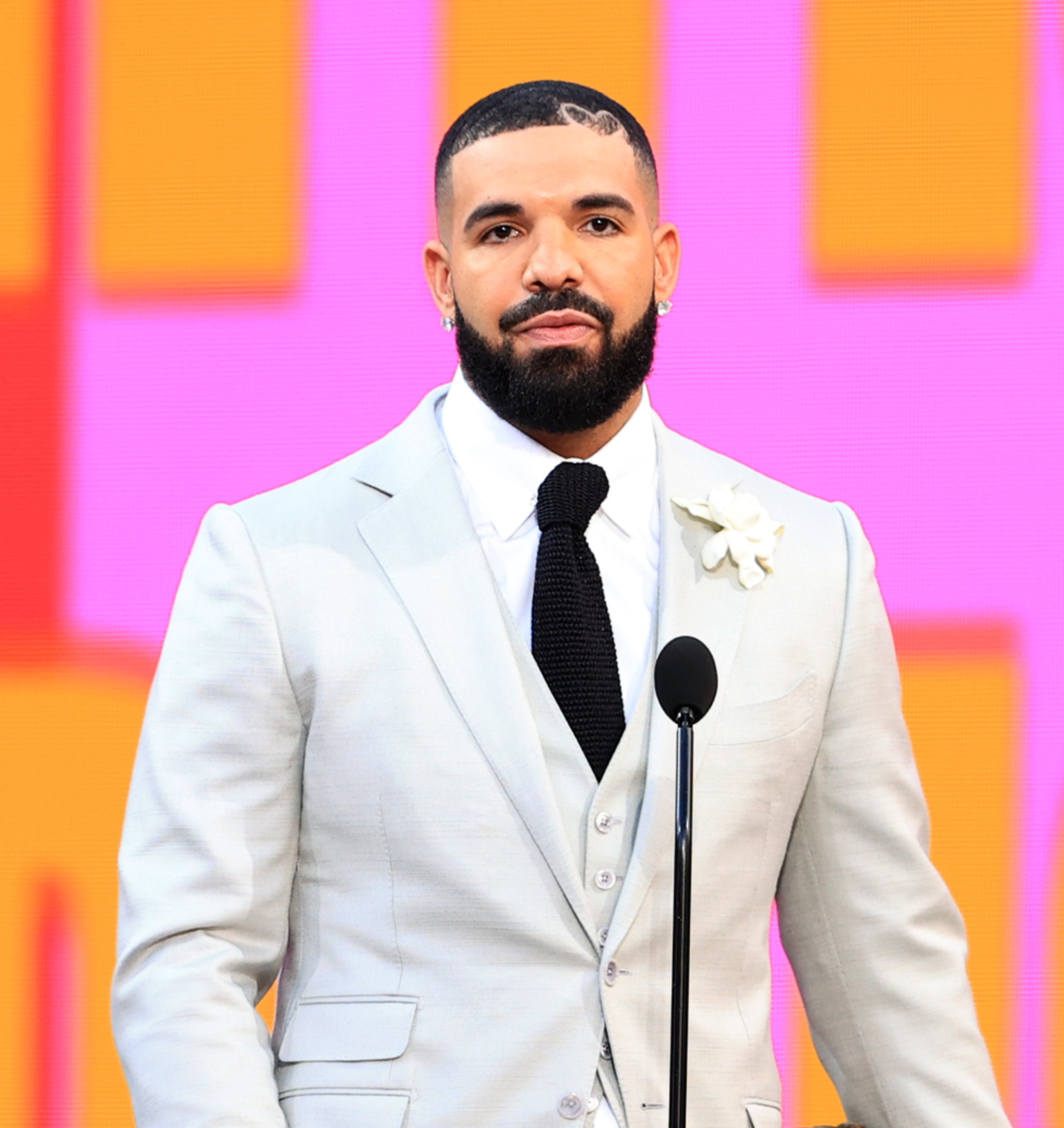 Drake'S Global Friendships: The A&M & Manziel Influence - 3nhfu1i